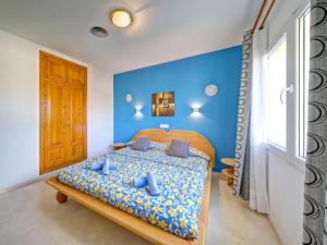 Łóżko lub łóżka w pokoju w obiekcie Holiday Home Cucarres by Interhome