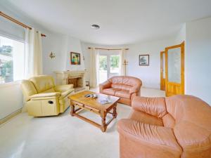 Część wypoczynkowa w obiekcie Holiday Home Cucarres by Interhome
