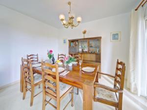 Część wypoczynkowa w obiekcie Holiday Home Cucarres by Interhome