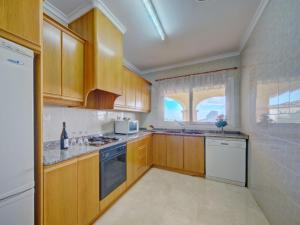Kuchnia lub aneks kuchenny w obiekcie Holiday Home Cucarres by Interhome