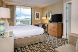 a hotel room with a bed and a television at DoubleTree by Hilton Jacksonville Riverfront, FL in Jacksonville