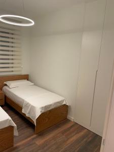 Postel nebo postele na pokoji v ubytování Vlora Apartment
