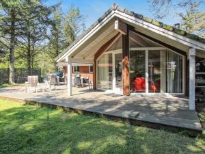 Zahrada ubytování Holiday Home Elfrun - 250m from the sea by Interhome