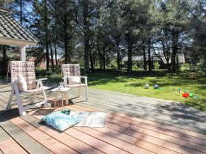 Zahrada ubytování Holiday Home Elfrun - 250m from the sea by Interhome