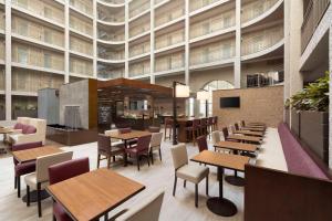 Restaurant o iba pang lugar na makakainan sa Embassy Suites by Hilton El Paso