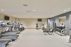 Fitness centrum a/nebo fitness zařízení v ubytování The Lismore Hotel Eau Claire - a DoubleTree by Hilton