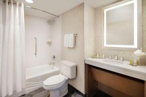 Un baño de Highline Vail - a DoubleTree by Hilton