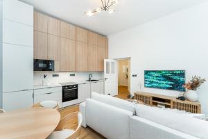 Kuchyňa alebo kuchynka v ubytovaní Cozy Wenceslas square 700m Apartment, Prague
