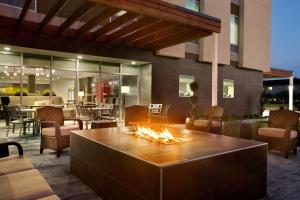 Posezení v ubytování Home2 Suites by Hilton Houston Webster