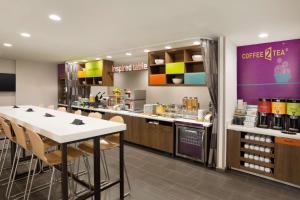 Kuchyň nebo kuchyňský kout v ubytování Home2 Suites by Hilton Houston Webster