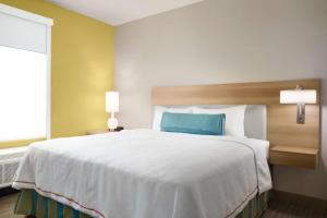 Postel nebo postele na pokoji v ubytování Home2 Suites by Hilton Houston Webster
