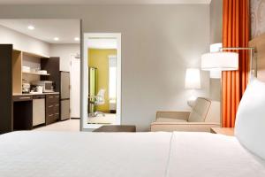 Postel nebo postele na pokoji v ubytování Home2 Suites by Hilton Houston Webster