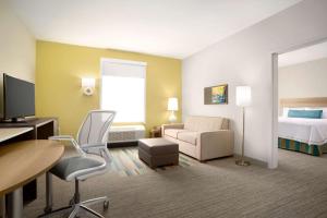 TV a/nebo společenská místnost v ubytování Home2 Suites by Hilton Houston Webster