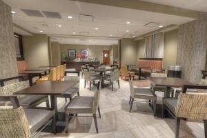 a restaurant with tables and chairs in a room at Hampton Inn Gatlinburg Historic Nature Trail, Tn in Gatlinburg