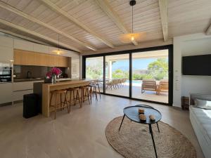 Кухня или мини-кухня в Villa Althea in Porto Heli
