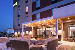 Home2 Suites By Hilton Merrillville的休息区