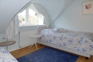 a small bedroom with a bed and a window at Seedüne in Wyk auf Föhr