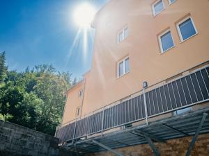 Budova, v ktorej sa apartmán nachádza