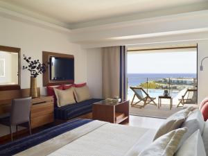 Postel nebo postele na pokoji v ubytování Porto Elounda Golf & Spa Resort, Six Senses Spa