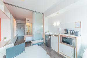 Residence Montempo Lyon Cite Internationale的厨房或小厨房