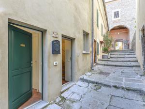 an alley with a green door on a building at Apartment Sant'Agabito by Interhome in Marciana