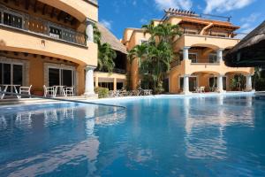 Bazén v ubytování Eurostars Hacienda Vista Real nebo v jeho okolí