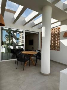 a dining room with a table and some chairs at Reyes Católicos Premium Beach, Playa Urbanova, Alicante in Alicante