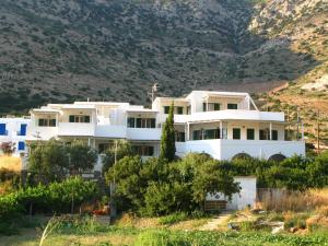 a large white house with mountains in the background at Villa Areto in Kamares