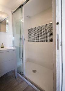 a bathroom with a shower with a glass door at Casa Nova in Carnota