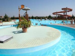 Bazén v ubytování Konkoly Lovarda és Vendégház Lenti nebo v jeho okolí