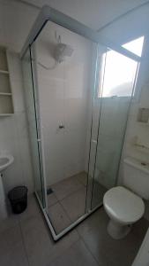 Ванная комната в Apto Cond. Recanto dos Pássaros
