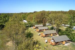 an overhead view of a group of lodges in a field at Glamping Drenthe in Meppen