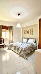 Ένα ή περισσότερα κρεβάτια σε δωμάτιο στο Chiado Apartment with Terrace 1