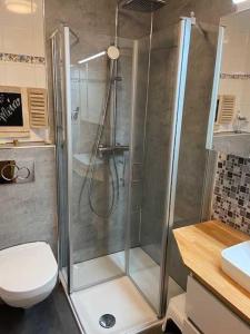 Koupelna v ubytování Ferienwohnung Schäfer an der Harle + 9 fotografií