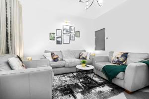 Et opholdsområde på Stylish 4 Bedroom Townhouse - Edgbaston - Near Birmingham City Centre - Sleeps 8 - Parking - 578P