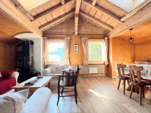 Posezení v ubytování ZE Mountain Lodge, Morgins + 15 fotografií