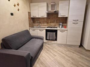 a living room with a couch and a kitchen at Mia Monza Suite in Monza +7 photos