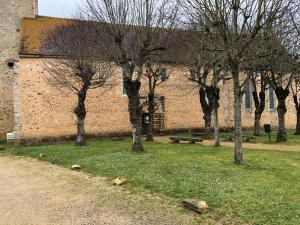 Zahrada ubytování Nid Douillet pour 2 à Asnières-sur-Vègre, Petite Cité de Caractère - FR-1-410-317 + 4 fotografie