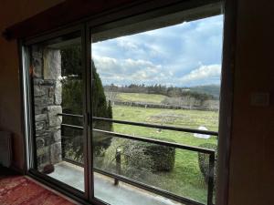 Fotografia z galérie ubytovania Gîte familial avec terrasse panoramique et cheminée, idéal pour randonnées près de Retournac - FR-1-582-355 v destinácii Retournac