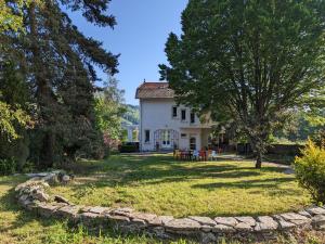 an image of a house with a garden at Maison rénovée avec piscine, parc arboré et proche de la gare à Chamalières-sur-Loire - FR-1-582-469 in Chamalières-sur-Loire