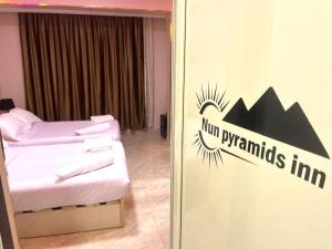 Letto o letti in una camera di Pyramids Nun INN