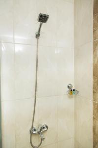 イスタンブールにあるOLD CITY HOSTELのバスルーム(シャワー、シャワーヘッド付)が備わります。