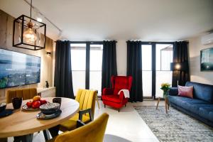 Posezení v ubytování Laguna Beskidów Resort - Apartament B43 z widokiem na jezioro