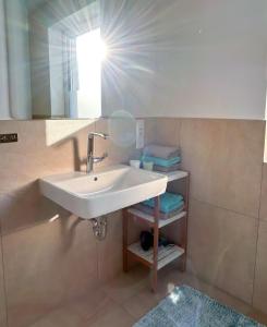 a bathroom with a sink and a mirror at Auszeit am Wiehengebirge in Bad Essen