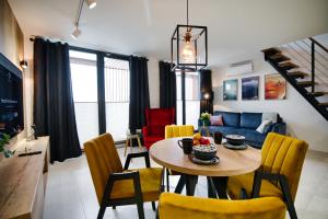 Posezení v ubytování Laguna Beskidów Resort - Apartament B43 z widokiem na jezioro