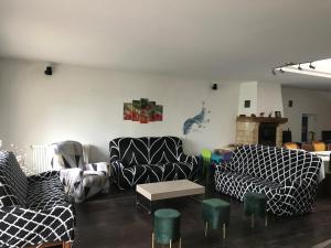 Galeriebild der Unterkunft Grand gîte avec piscine, cheminée et terrasse près de Lunéville, idéal pour familles et groupes - FR-1-584-84 in Athienville