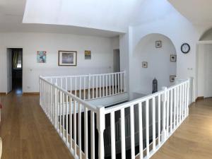 Galeriebild der Unterkunft Grand gîte avec piscine, cheminée et terrasse près de Lunéville, idéal pour familles et groupes - FR-1-584-84 in Athienville + 24 Fotos