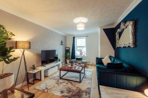 a living room with a couch and a tv at 2 Bedroom Peaceful Home, Colchester in Mile End