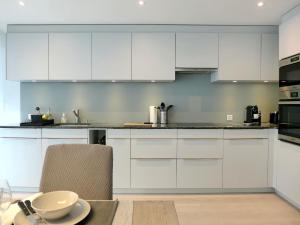 Kuchyň nebo kuchyňský kout v ubytování Apartment Feldli by Interhome
