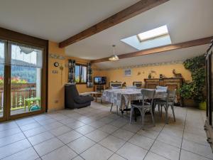 Kuchyň nebo kuchyňský kout v ubytování Appartement Confortable avec Accès Facile, Proche Ski et Randonnée - FR-1-589-137 + 16 fotografií